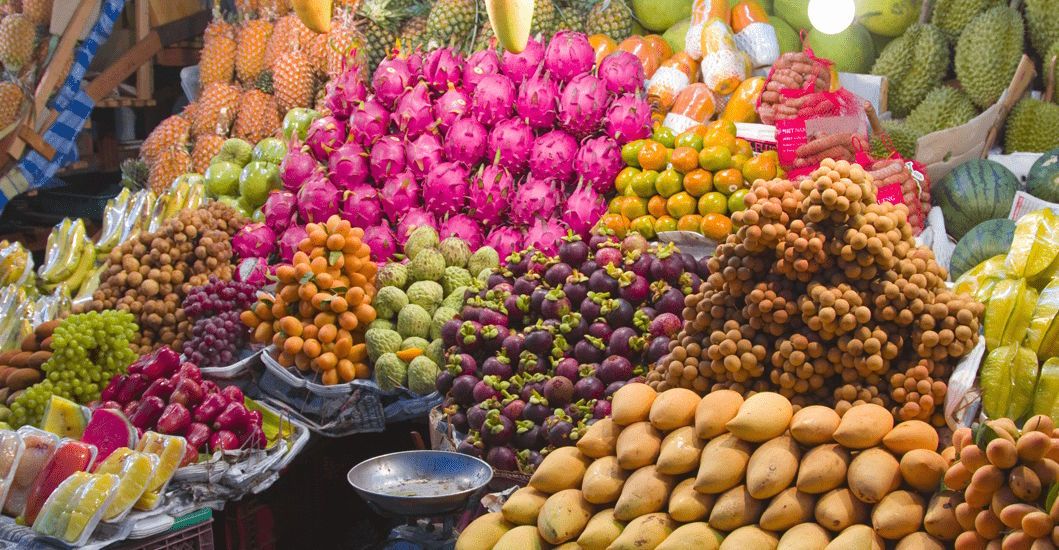 Рынок дешевых фруктов в Паттайе